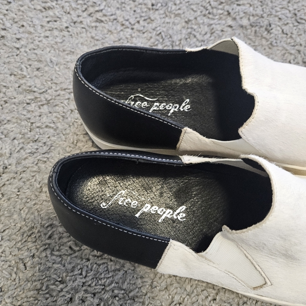 Free People B&W Pony Hair & Leather Slip on Shoes 38 Flaw - Picture 4 of 9